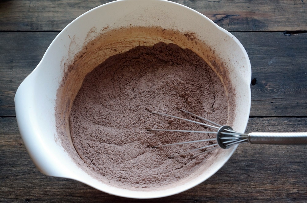 Как приготовить шоколадный торт на раз, два, три