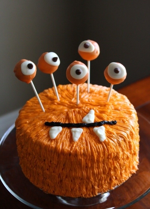 Торт «Оранжевый пятиглазый монстр»
