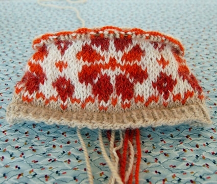 Вяжем шапочку с помпоном для ребенка до года