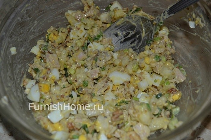 Салат с курицей и грушей
