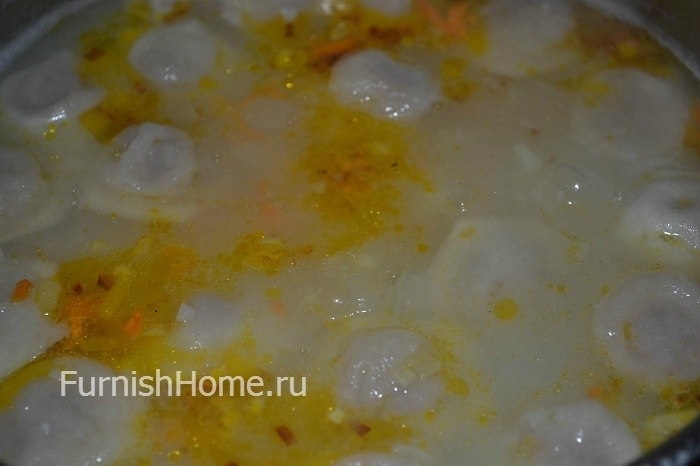 Рисовый суп с пельменями