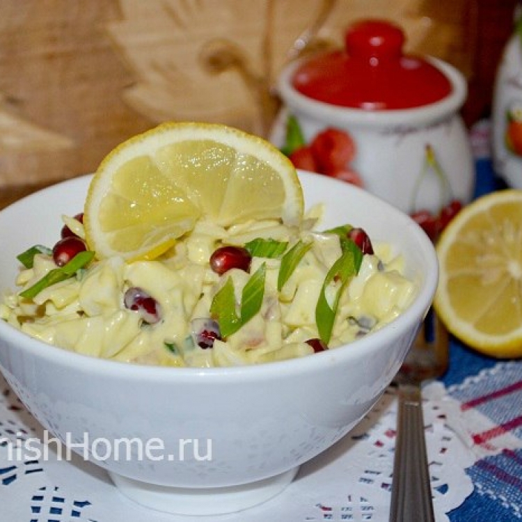 Салат с семгой, яблоком и яйцами