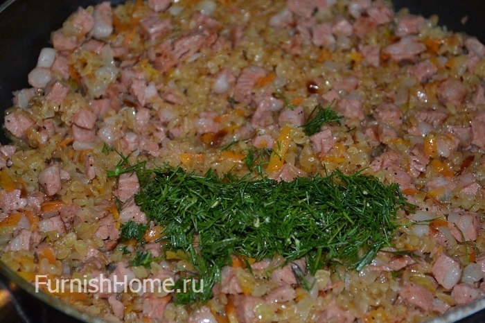 Фаршированные перцы с булгуром, овощами и колбасой