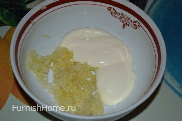 Свинина, запеченная с помидорами и сыром