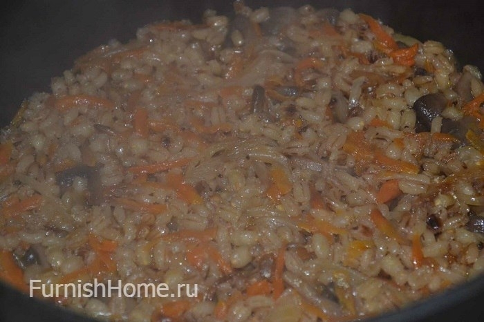 Перловая каша с шампиньонами и овощами