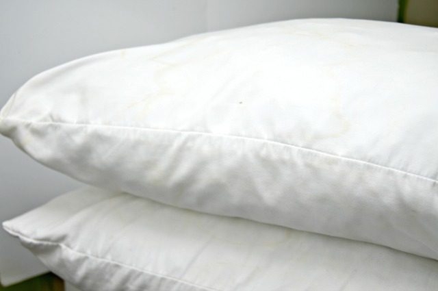 Как стирать подушки для кровати