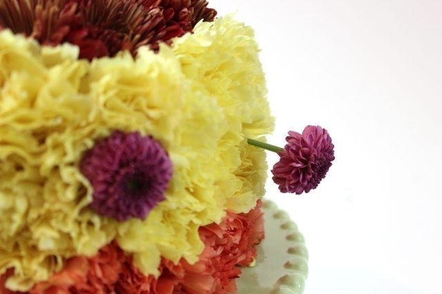 Цветочный торт для украшения стола своими руками