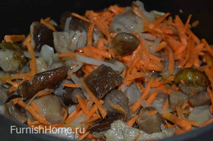 Тушеная картошка с белыми грибами