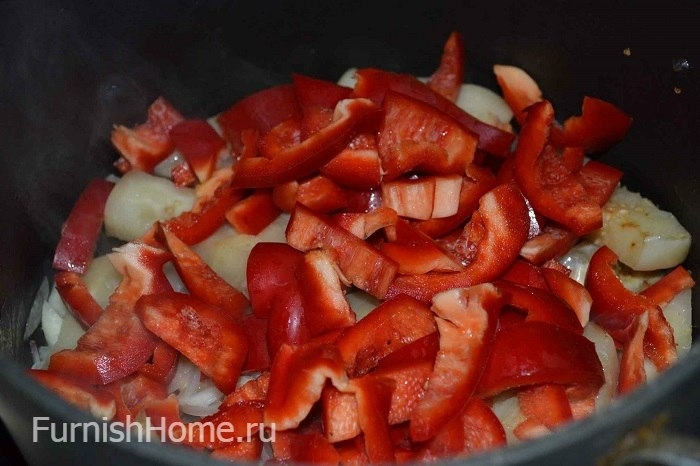 Картошка со свининой, овощами и маслинами