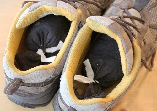 Полезные советы, как устранить неприятный запах в обуви
