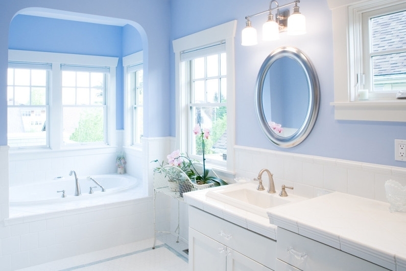 Выбираем оттенок синего цвета для ванной комнаты