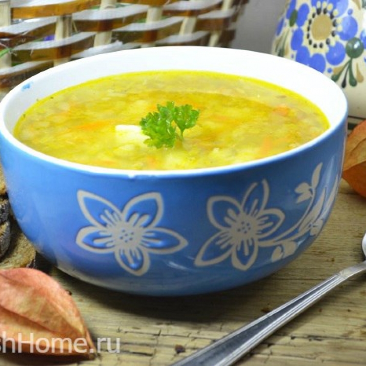 Овощной суп с луком-пореем, сельдереем и зеленым горошком