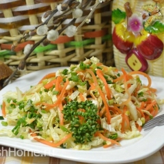 Салат из капусты, черемши и корейской моркови