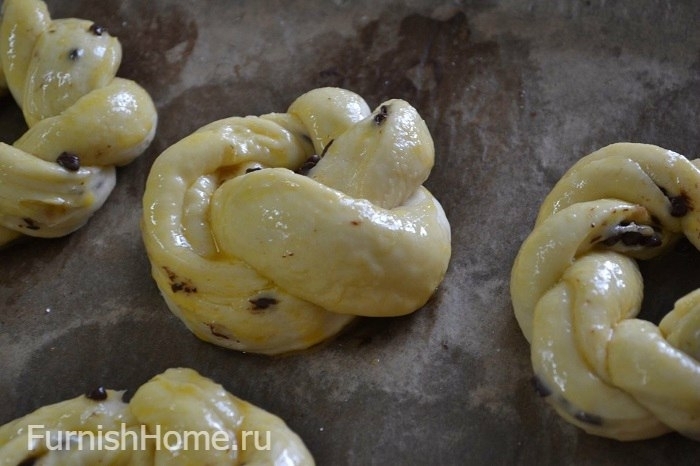 Дрожжевые булочки с шоколадными дропсами