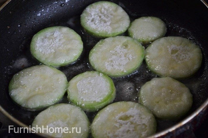 Кабачки, тушеные с филе индейки в томатном соусе