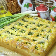 Дрожжевой пирог с зеленым луком и яйцом