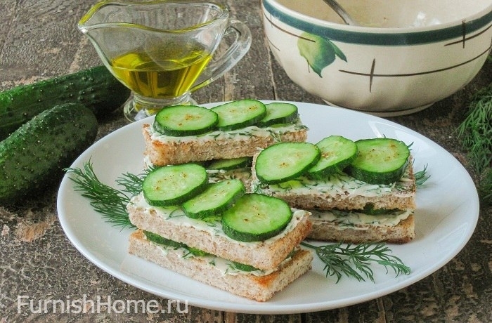 Сэндвичи с огурцами и ароматизированным маслом