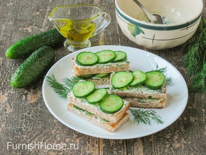 Сэндвичи с огурцами и ароматизированным маслом