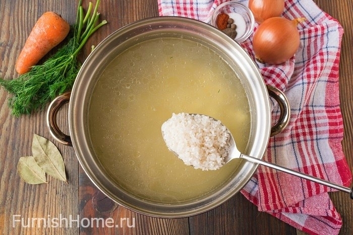 Рассольник с рисом на курином бульоне