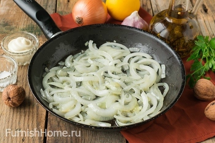 Теплый салат из стручковой фасоли с грецкими орехами