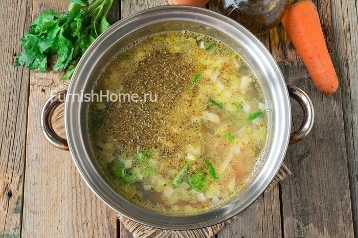 Рис с овощами и консервированной кукурузой