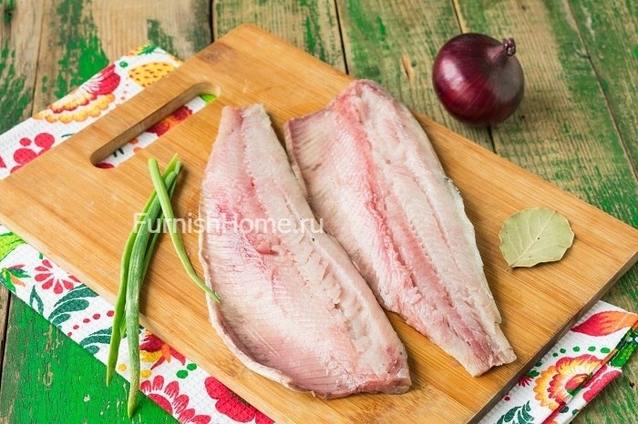Сельдь маринованная с пряностями