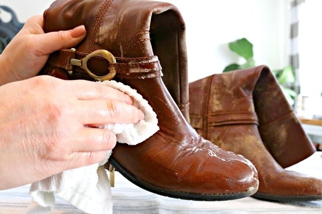 Как почистить кожаные сапоги и ботинки