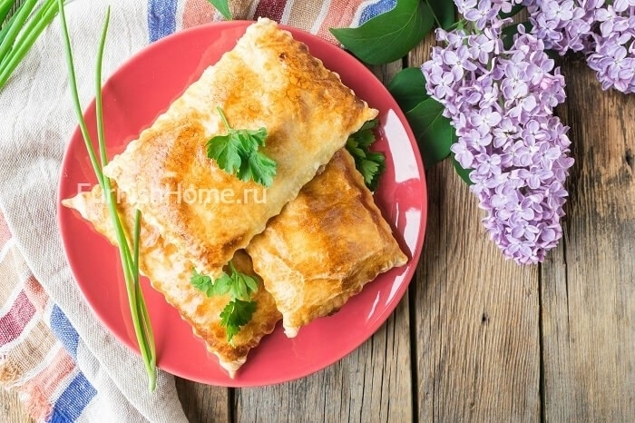 Закусочные слойки с куриным филе и картофелем