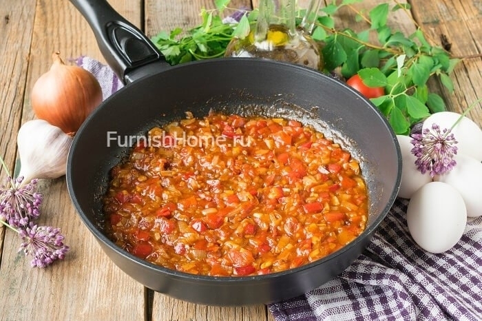 Шакшука или еврейская яичница с овощами