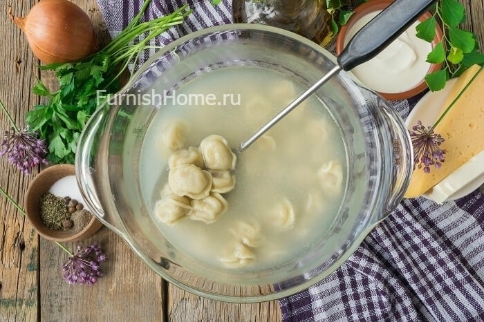 Пельмени с вешенками и твердым сыром в горшочке