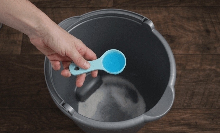Как приготовить простое и эффективное средство для мытья пола