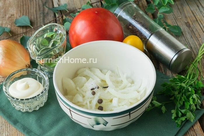 Салат с жареными баклажанами и яичными блинчиками