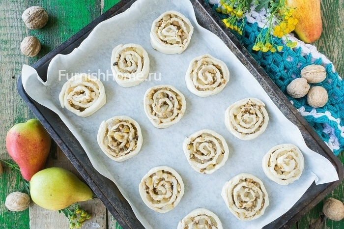 Слойки с грушами и грецкими орехами