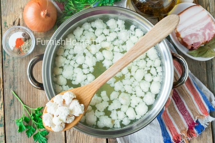 Суп с копченой грудинкой и цветной капустой