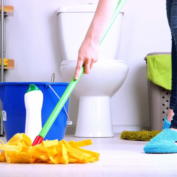Хитрости и уловки, которые облегчают повседневные заботы по уборке туалета