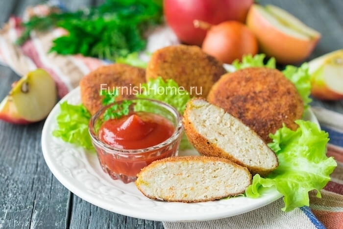 Котлеты из куриного филе с манкой и яблоком