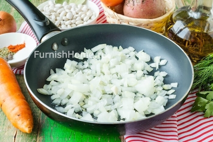 Фасолевый суп с сосисками