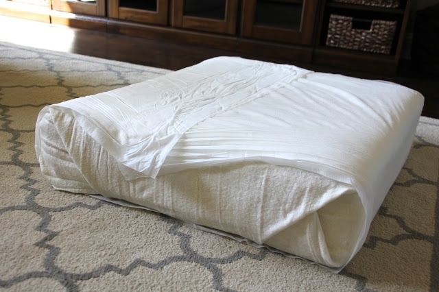 Как вернуть упругость старым диванным подушкам