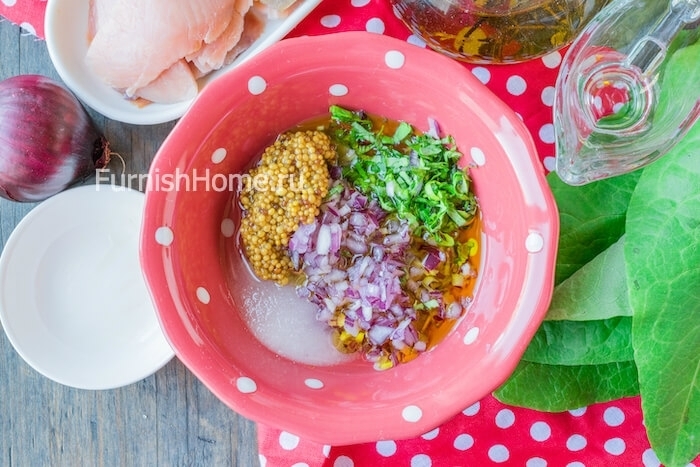 Салат с копченой горбушей, брокколи и перепелиными яйцами