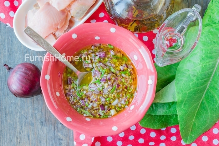 Салат с копченой горбушей, брокколи и перепелиными яйцами