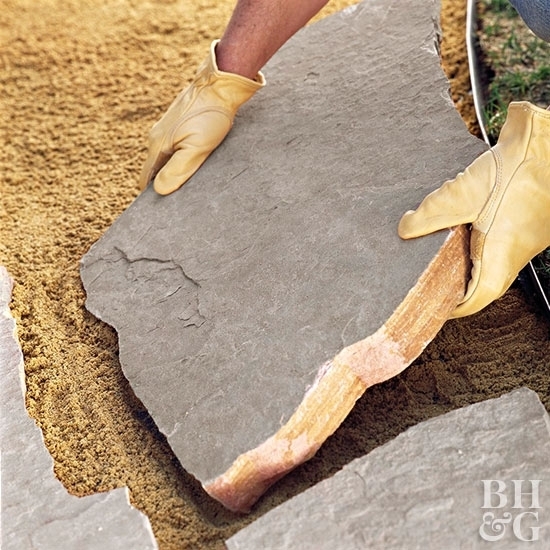Как сделать дорожку из натурального камня своими руками