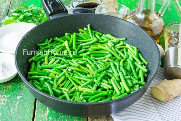 Чесночные стрелки с вешенками в кисло-сладком соусе