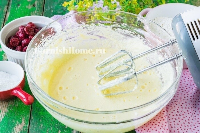 Пирог с вишней в мультиварке
