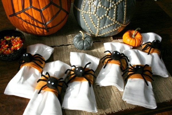 Хэллоуин в вашем доме: паучьи кольца для салфеток