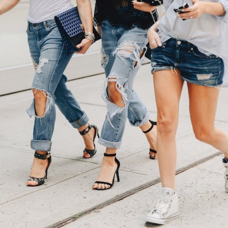 Надоели узкие джинсы? Вот 5 новых модных стилей джинсов!