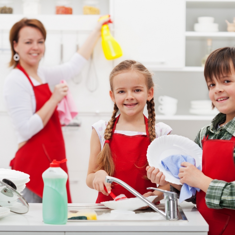 Дети, которые выполняют простую работу по дому, более успешны во взрослом возрасте. И вот почему