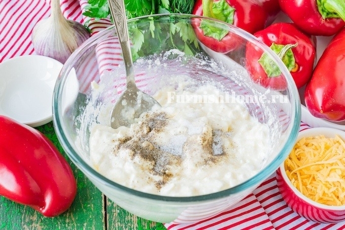 Запеченный болгарский перец с творогом и зеленью