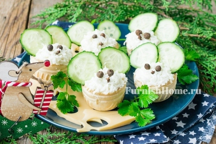 Праздничные тарталетки с курицей и плавленым сыром «Мышки»