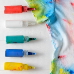 Как выбрать краску для ткани и правильно покрасить одежду
