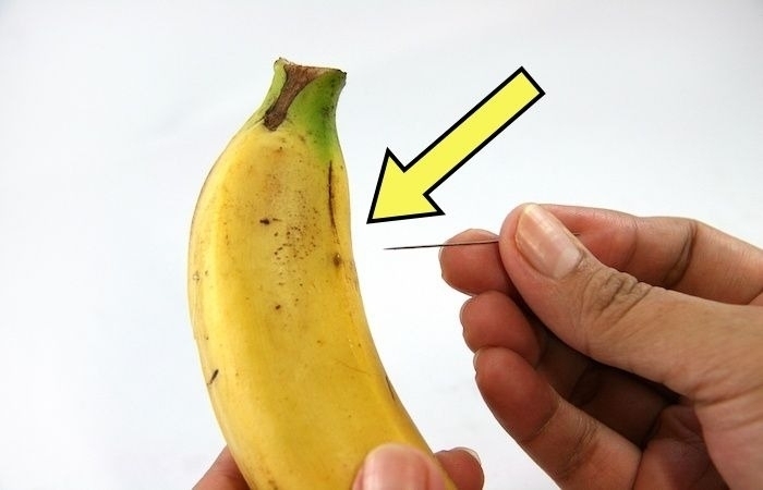 Зачем люди прокалывают банан иголкой?